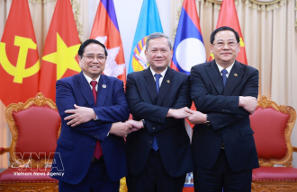 Vietnamese, Lao, Cambodian PMs devise concrete measures to implement Party leaders’ meeting outcomes 